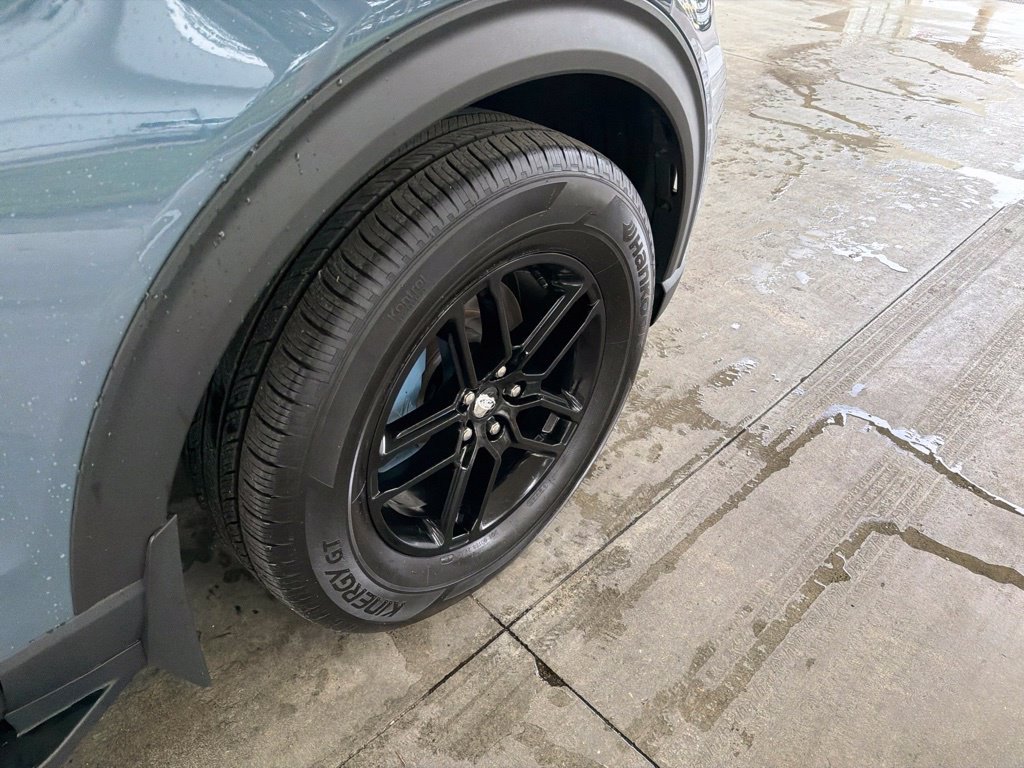 Used 2025 Ford Explorer Active RWD image 23