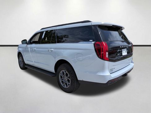 Used 2025 Ford Expedition Max Active AWD/4WD image 5