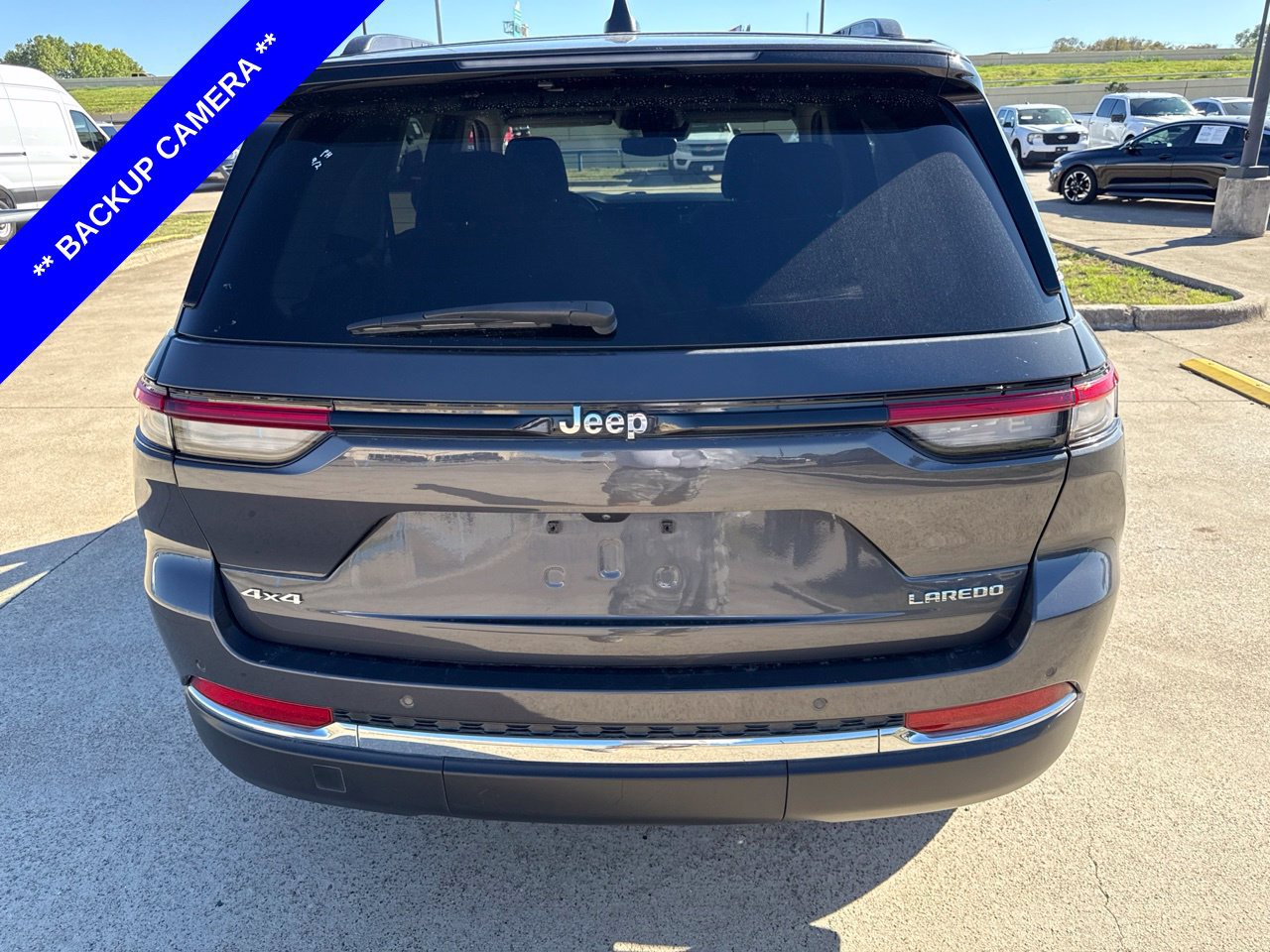 Used 2023 Jeep Grand Cherokee Laredo AWD/4WD image 9