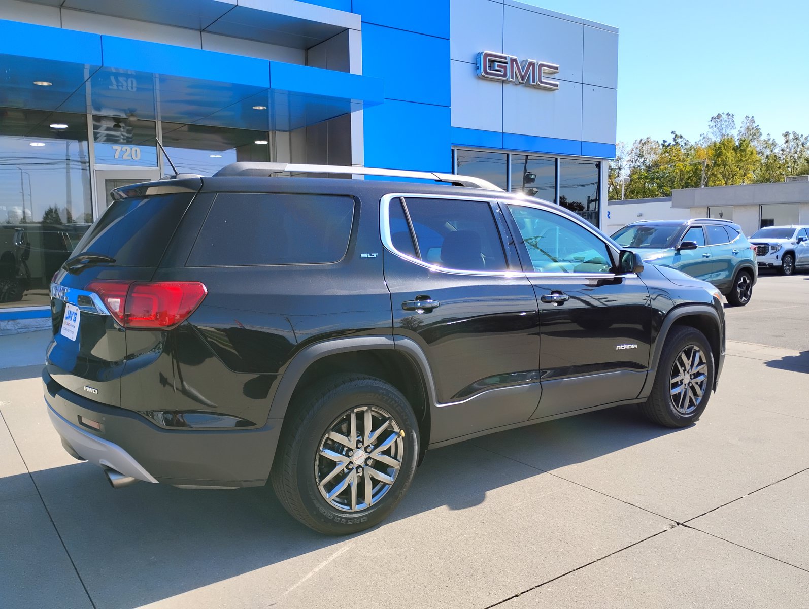 Used 2017 GMC Acadia SLT AWD/4WD image 6