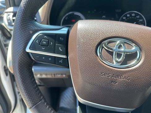 Used 2023 Toyota Sienna Platinum AWD/4WD image 39