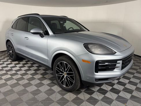 Certified 2025 Porsche Cayenne image 9