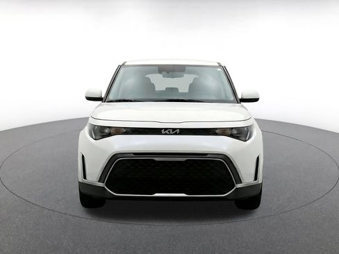 Used 2025 Kia Soul LX w/ LX Technology Package FWD image 2