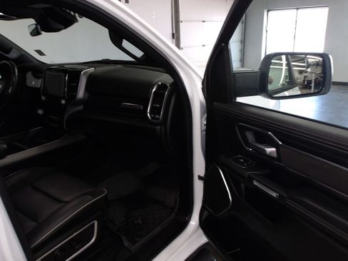 Used 2024 RAM 1500 Laramie AWD/4WD image 15
