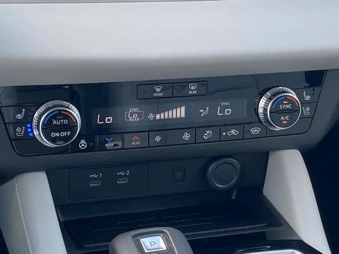 New 2025 Mitsubishi Outlander SEL image 6