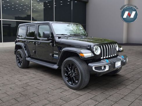 Used 2023 Jeep Wrangler Unlimited Sahara w/ Cold Weather Group AWD/4WD image 7