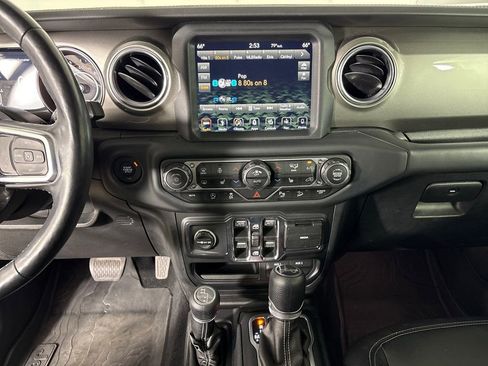 Used 2018 Jeep Wrangler Unlimited Sahara image 30