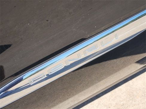 Used 2023 GMC Acadia Denali w/ Black Diamond Edition image 12