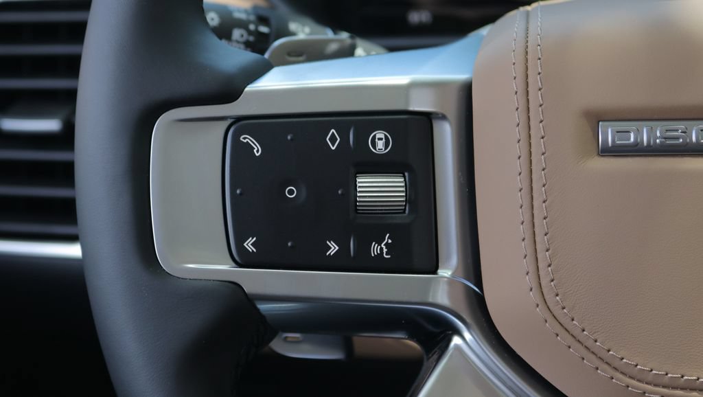 New 2026 Land Rover Discovery Limited Edition AWD/4WD image 19