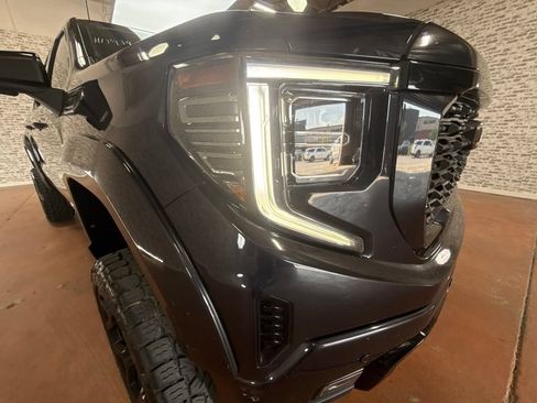Used 2023 GMC Sierra 1500 AT4 w/ AT4 Premium Package AWD/4WD image 9