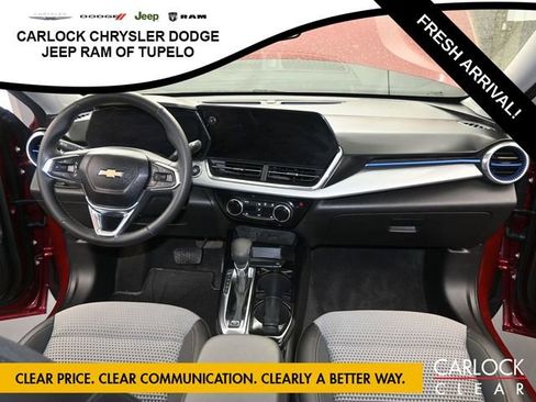Used 2025 Chevrolet Trax LT w/ Driver Confidence Package image 38
