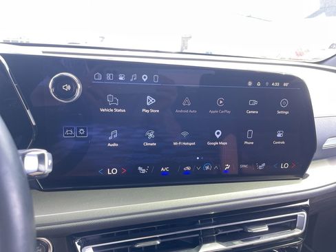 Used 2024 Chevrolet Traverse LT w/ Midnight/Sport Edition FWD image 13