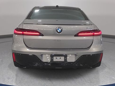 Used 2023 BMW 740i RWD image 7