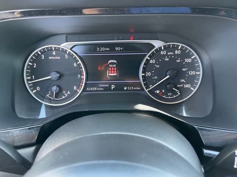 Used 2025 Nissan Pathfinder SV image 16