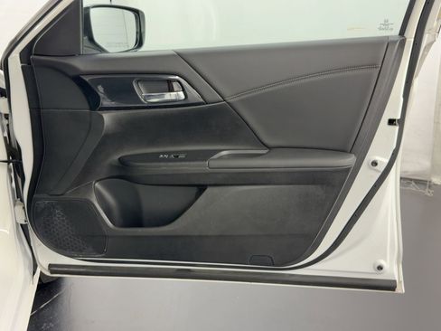 Used 2014 Honda Accord Sport image 32