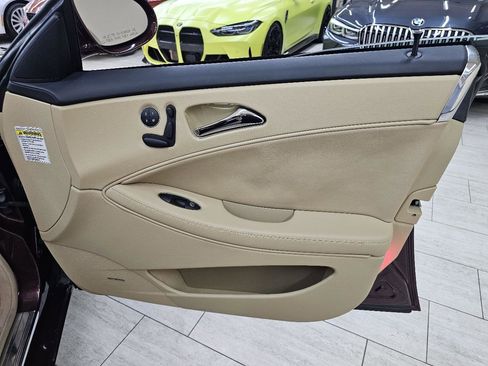 Used 2006 Mercedes-Benz CLS 500 w/ Premium Pkg image 38