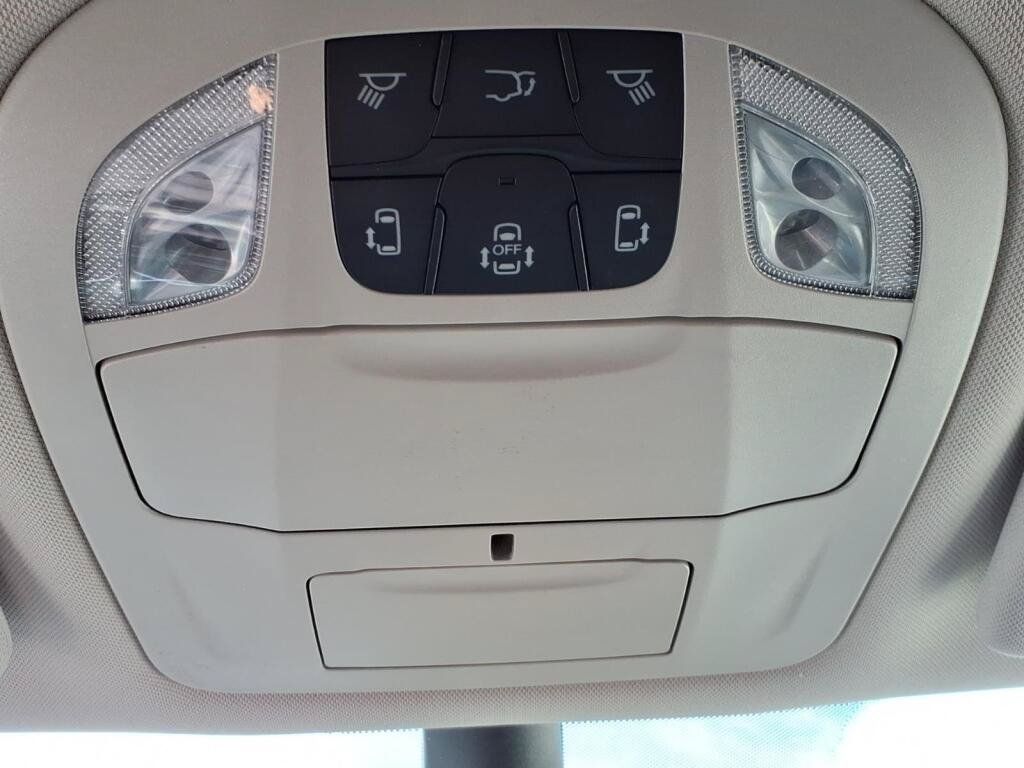 Used 2023 Chrysler Pacifica Touring-L FWD image 19