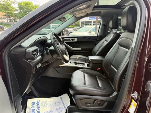 Used 2023 Ford Explorer XLT w/ Equipment Group 202A AWD/4WD image 20