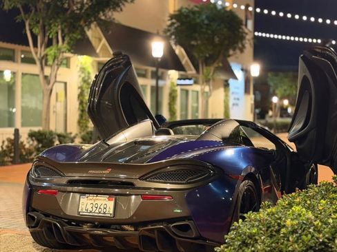 Used 2018 McLaren 570S Spider image 11