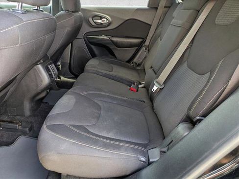 Used 2017 Jeep Cherokee Latitude w/ Comfort & Sound Group image 18