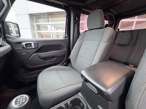 Used 2025 Jeep Wrangler Sport image 21