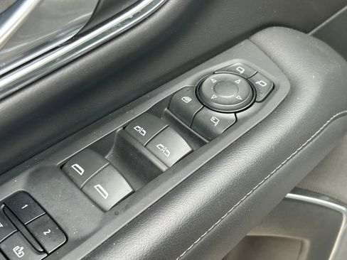 Used 2023 Chevrolet Tahoe Z71 w/ Luxury Package AWD/4WD image 25