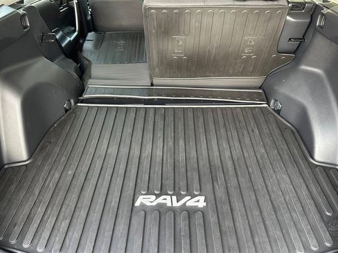Used 2020 Toyota RAV4 LE image 16