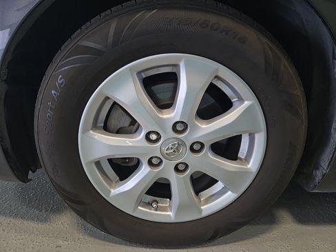 Used 2011 Toyota Camry LE w/ LE Extra-Value Pkg image 13