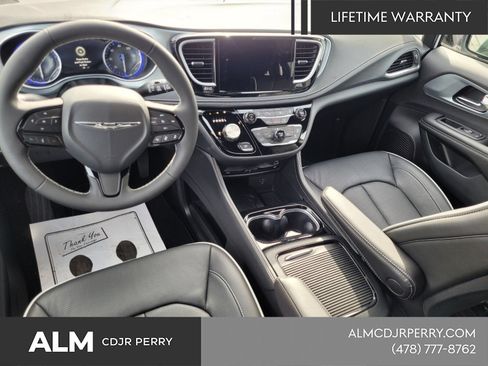 New 2026 Chrysler Pacifica Limited w/ Uconnect Theater Family Group FWD image 11