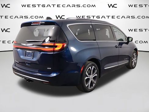 Used 2025 Chrysler Pacifica Pinnacle w/ Trailer Tow Group AWD/4WD image 49