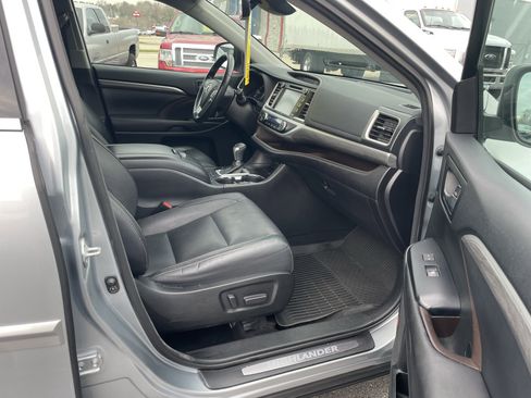 Used 2017 Toyota Highlander Limited w/ Protection Package #3 image 33