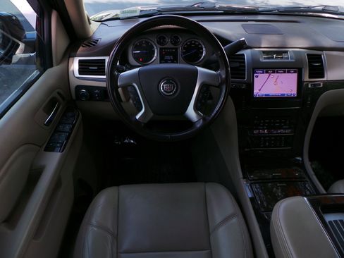 Used 2013 Cadillac Escalade EXT Luxury AWD/4WD image 18
