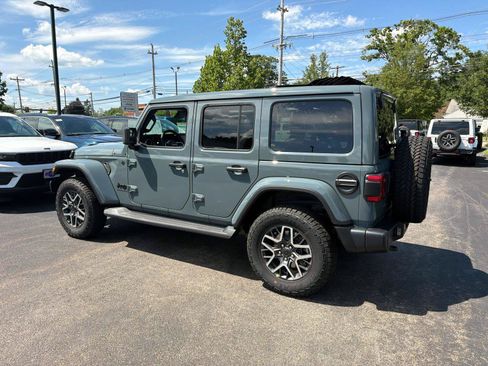New 2026 Jeep Wrangler Unlimited Sahara AWD/4WD image 3