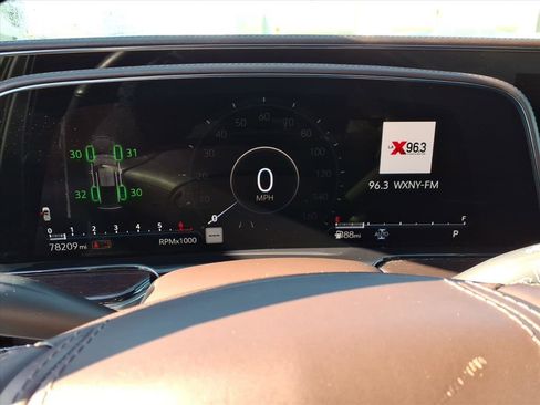 Used 2021 Cadillac Escalade ESV Sport Platinum image 28