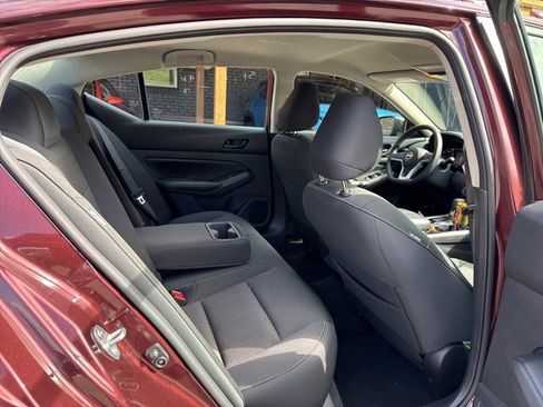 Used 2024 Nissan Altima 2.5 SV image 11