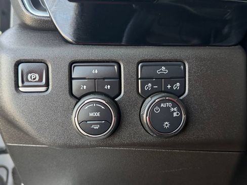 Used 2024 Chevrolet Silverado 2500 LT AWD/4WD image 30
