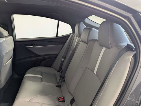 Used 2025 Toyota Camry SE image 33