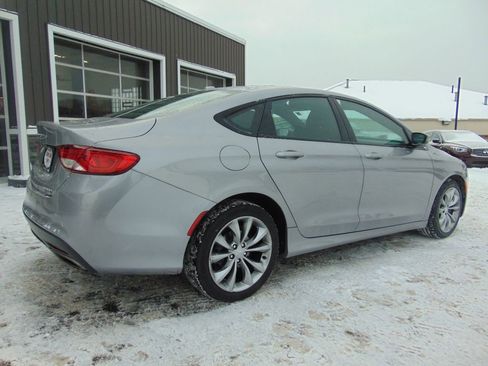 Used 2015 Chrysler 200 S w/ Comfort Group image 9