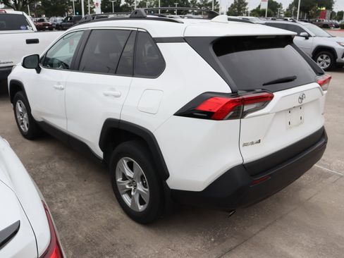 Used 2021 Toyota RAV4 XLE FWD image 6