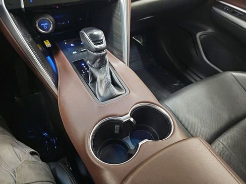 Used 2021 Toyota Venza Limited image 24