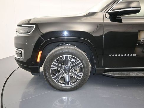 Used 2024 Jeep Wagoneer Series II w/ Flexible Seating Group RWD image 9
