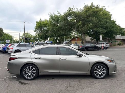 Used 2021 Lexus ES 300h w/ Premium Package FWD image 5