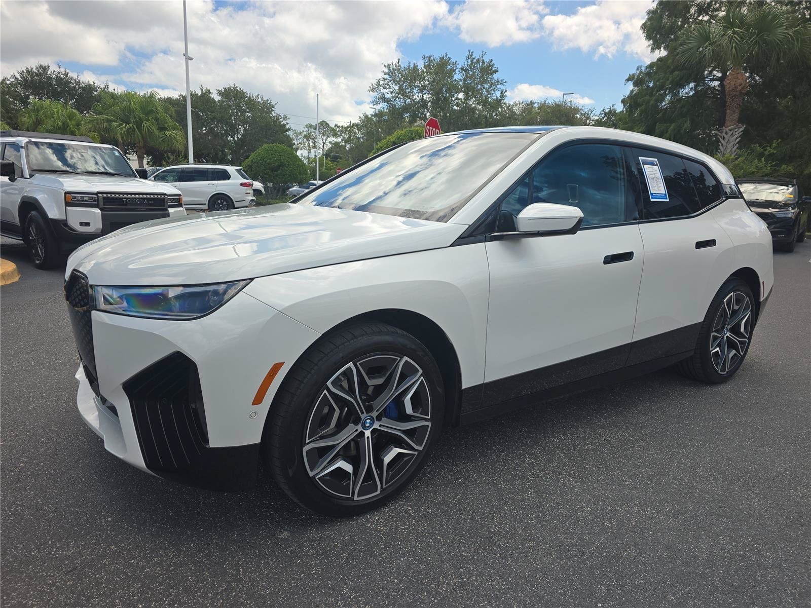 Used 2023 BMW iX xDrive50 w/ Sport Package AWD/4WD image 7