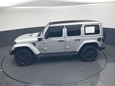 Used 2022 Jeep Wrangler Unlimited Sahara AWD/4WD image 31
