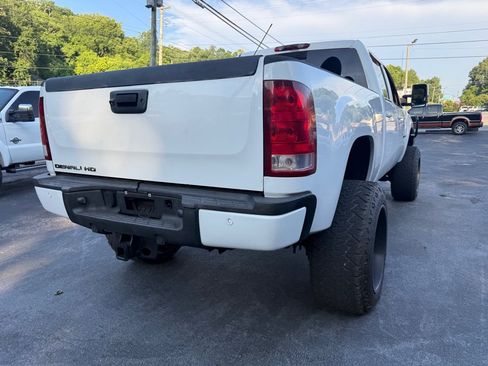 Used 2011 GMC Sierra 2500 Denali w/ Suspension Package, Off-Road AWD/4WD image 55
