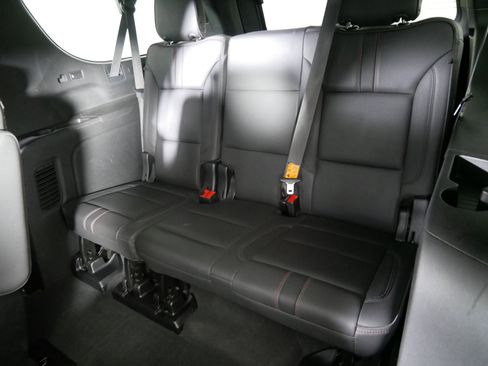 Used 2024 Chevrolet Suburban RST w/ Luxury Package image 33