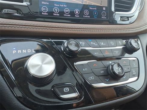 Used 2019 Chrysler Pacifica Limited w/ Advanced Safetytec Group image 17