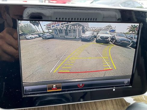 Used 2018 Mercedes-Benz GLC 300 w/ Premium Package image 21