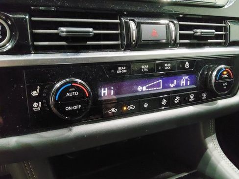 Used 2024 Nissan Pathfinder Platinum image 22