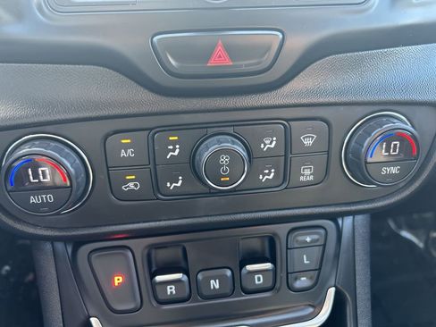 Used 2020 GMC Terrain SLE w/ Driver Convenience Package image 18